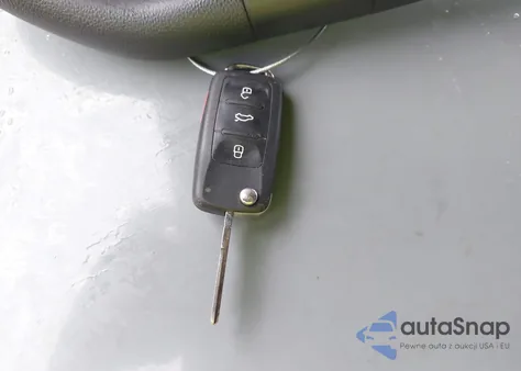 2016 Volkswagen Beetle 1.8T Wolfsburg Edition из США, поврежденный, VIN 3VWF17AT5GM611557